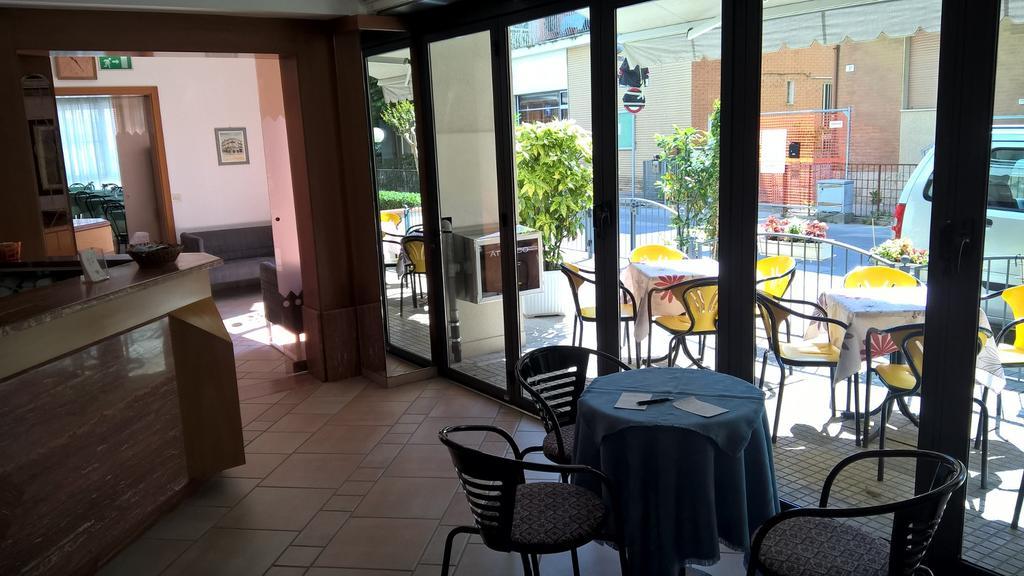 Hotel Villa Domiziana Rimini Esterno foto