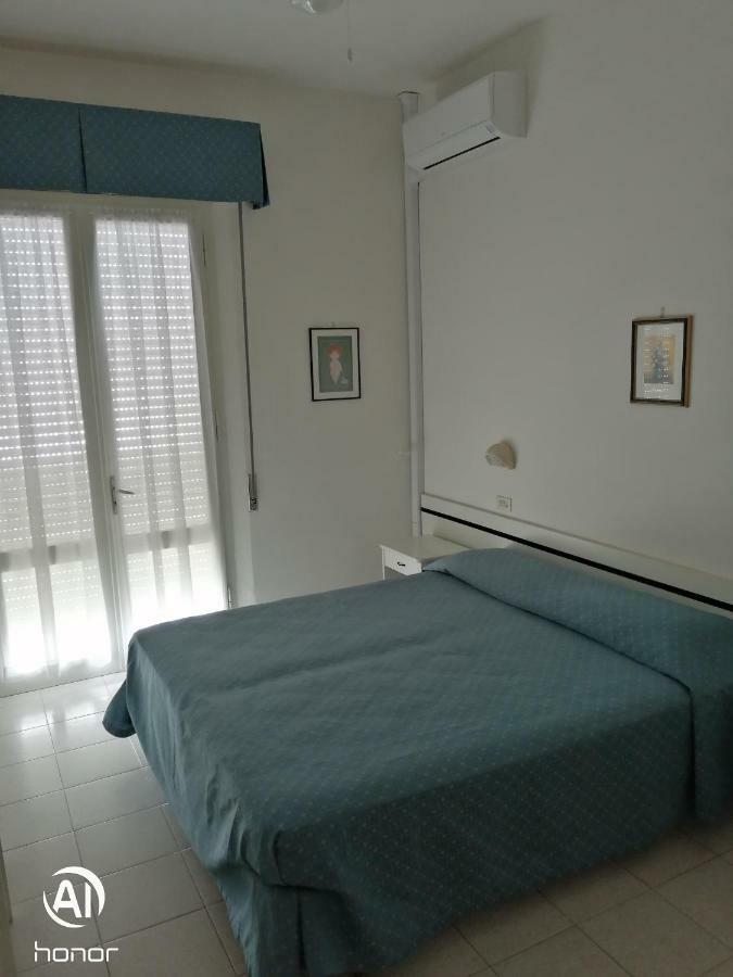 Hotel Villa Domiziana Rimini Esterno foto